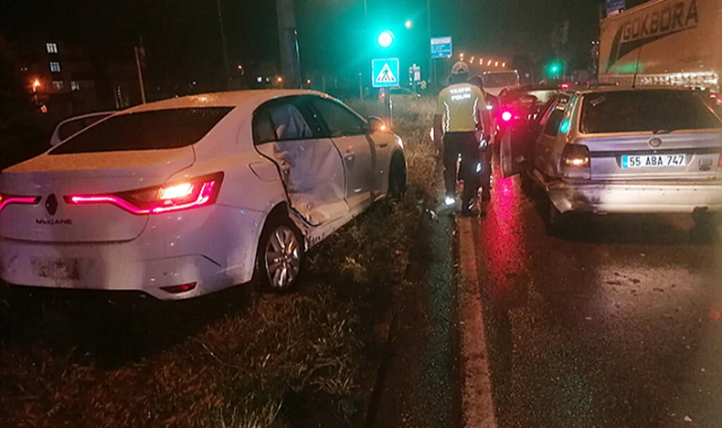 Samsun'da Sağanak Yağışta Birbirine Girdiler 