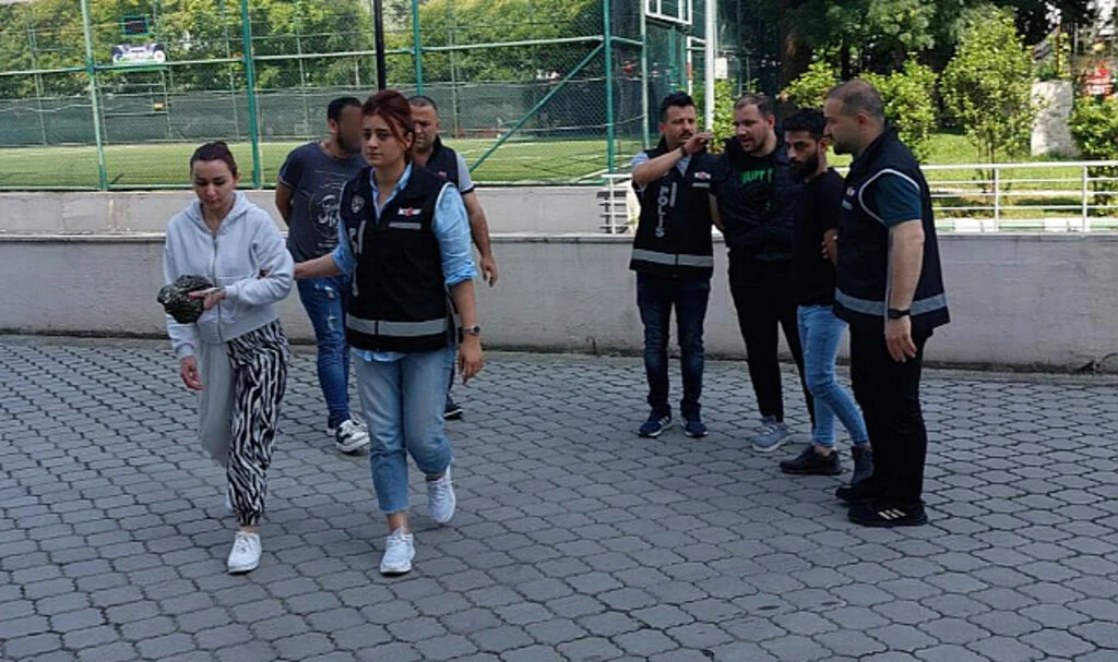 Samsun'da Sahte Dolarla Telefon Satın Alan Sevgililer Tutuklandı