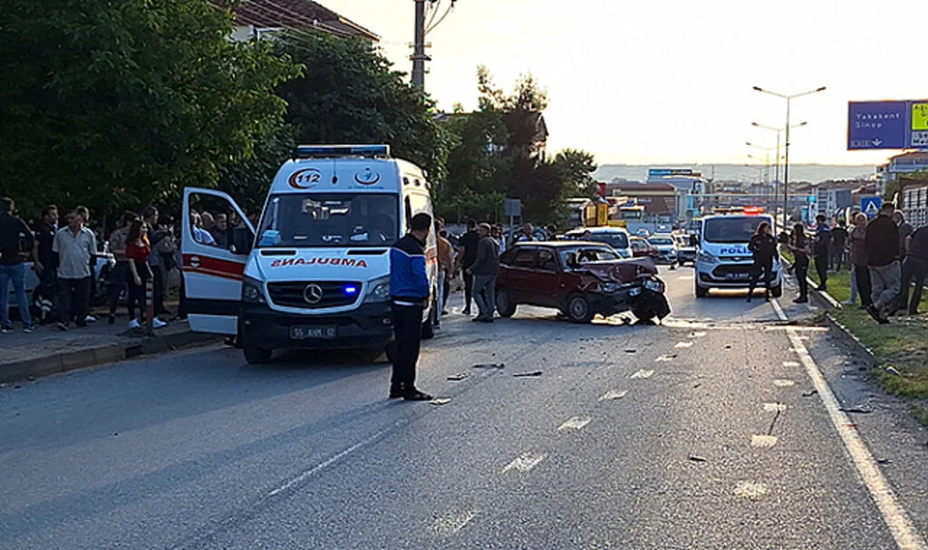 Samsun'da Trafik Kazası 2 Kişi Yaralandı