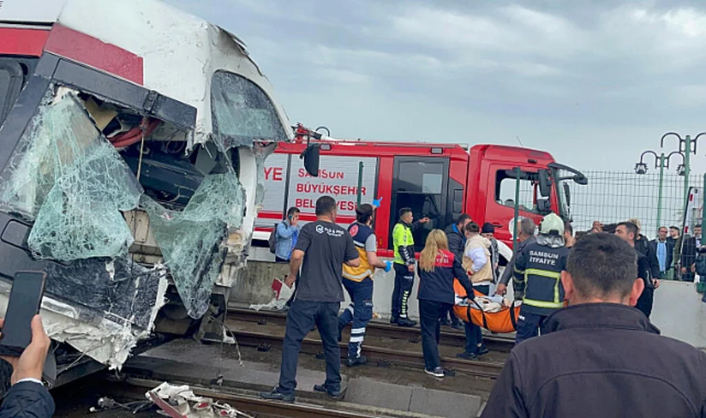Samsun'daki tramvay kazasında yaralananlardan 3'ünün tedavisi sürüyor