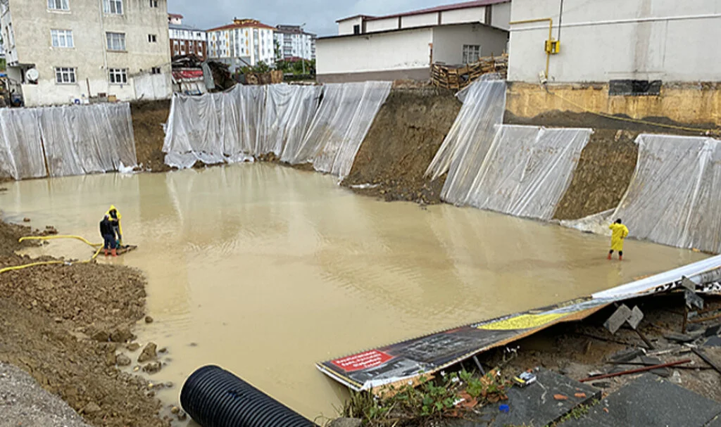 Samsun'un Kavak İlçesinde İnşaatın Temel Kazısında Heyelan Oluştu