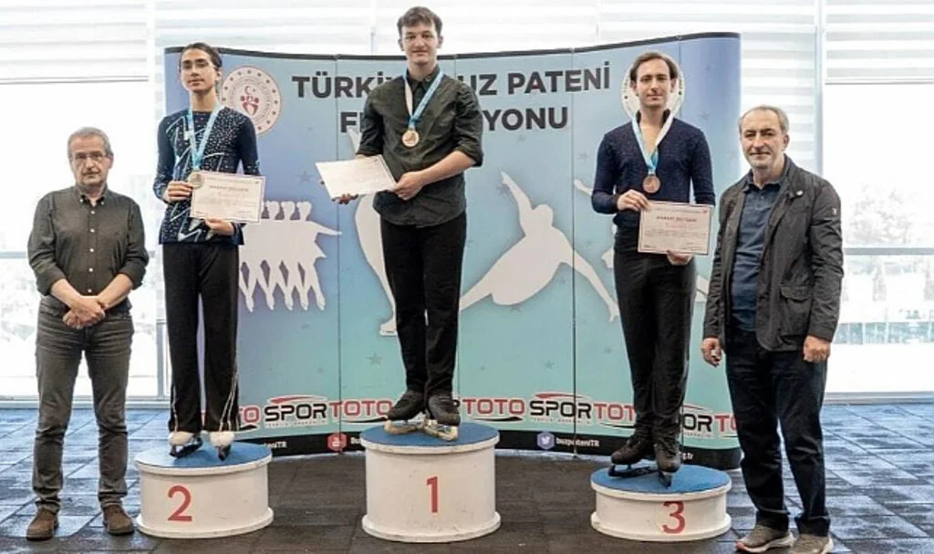 Samsunlu Buz Pateni Sporcularından Derece