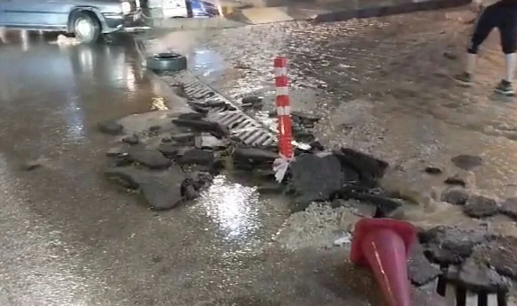 Tokat'ta sağanak asfaltın sökülmesine neden oldu