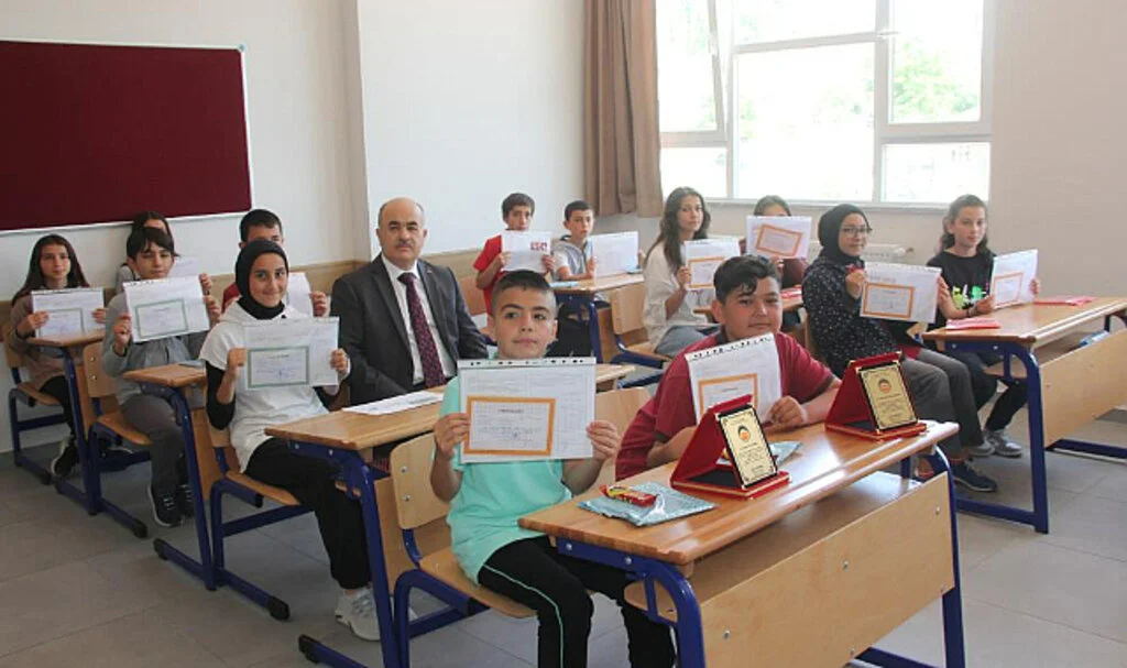 Vali Dağlı, Havza'da Öğrencilere Karne Dağıttı