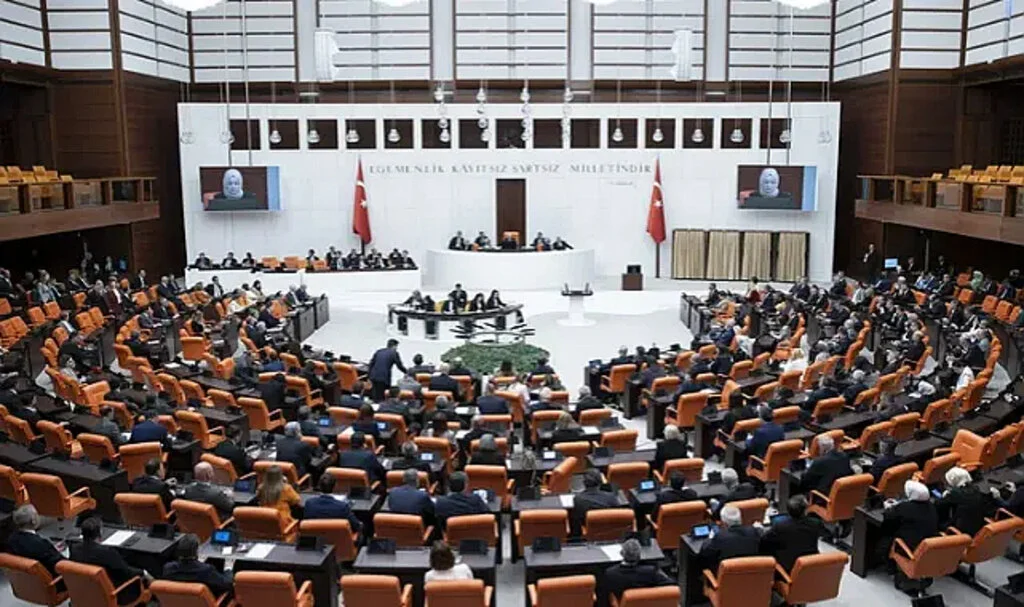 Ve Oylama Başladı! Türkiye Büyük Millet Meclisi'nde Seçim Yarışı: Gözler O Adaylarda... Seçim 2. Tura Kaldı