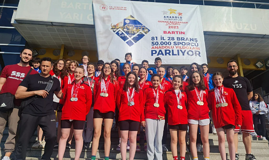 Yıldız Sporcular Yüzmede Fark Yarattılar