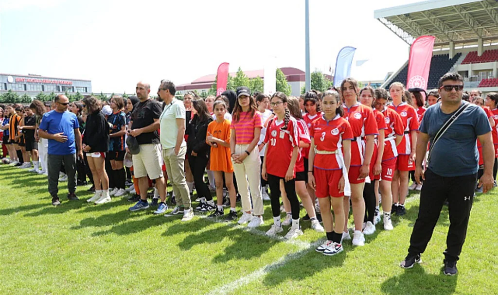 Yıldızlar Ragbi Şampiyonası Başladı