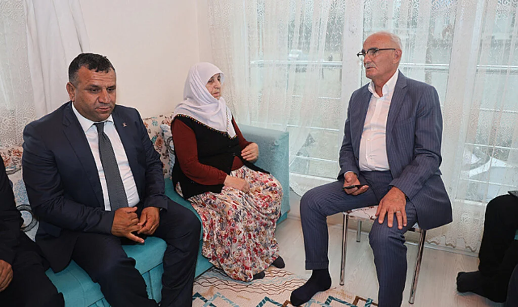 Yılmaz, Vefat Eden Mahalle Başkanının Eşini Cumhurbaşkanı Erdoğan ile Görüştürdü