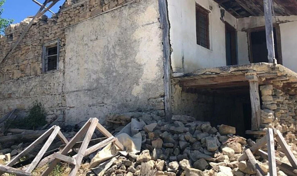 Adana'da 5.5'lik deprem bu köye büyük hasar verdi