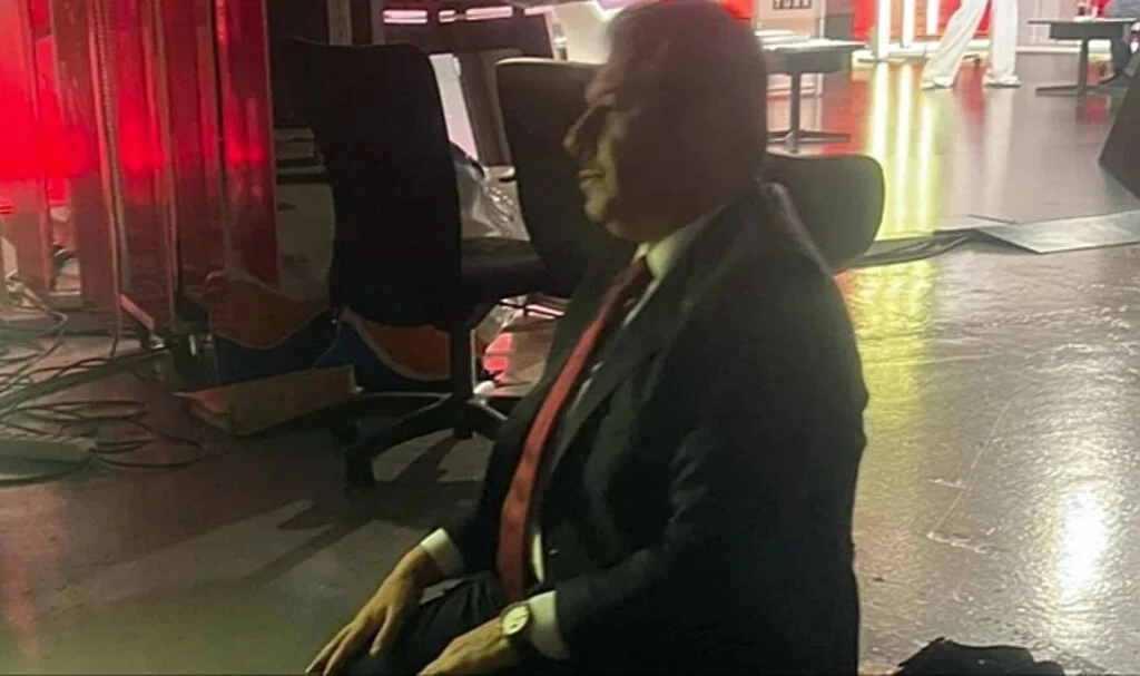 AK Parti'de İsmi İBB Adaylığıyla Anılan Tevfik Göksu'nun Namaz Kıldığı Görsel Gündem Oldu
