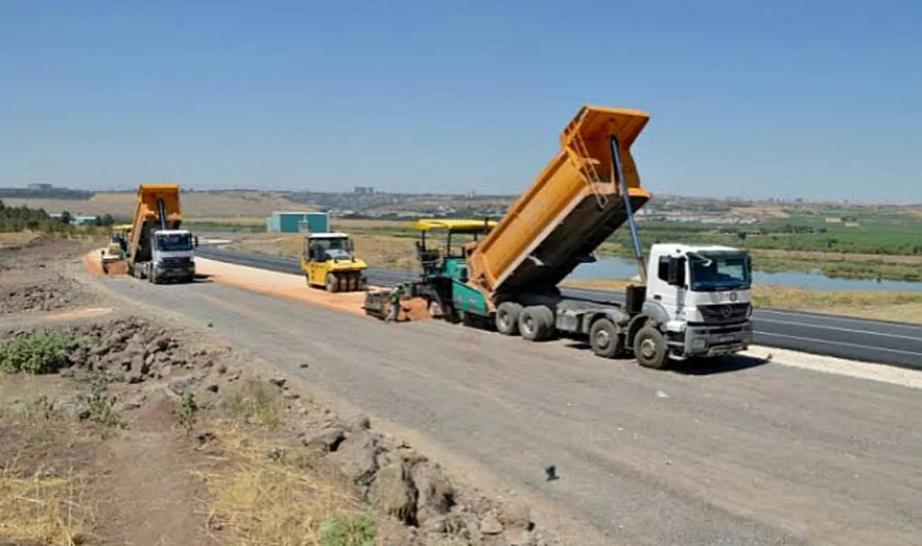 Alaçam'ın Akgüney Mahallesi'nde Yol Çalışmaları Tamamlandı