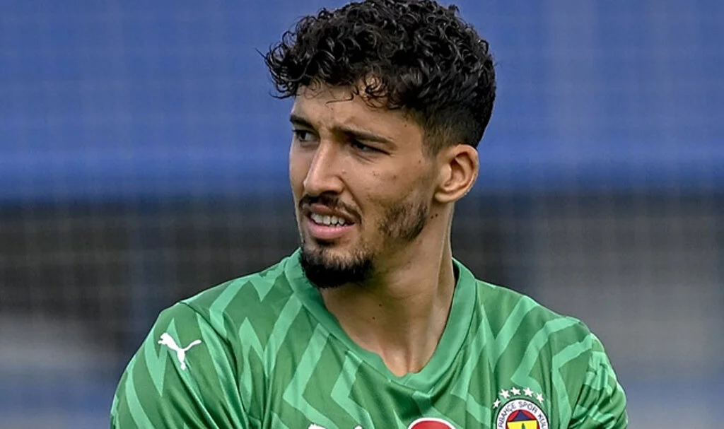 Altay Bayındır gelecek sezon için kararını verdi
