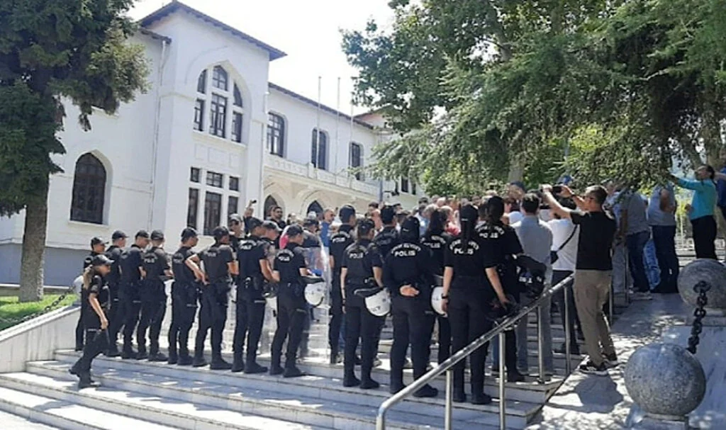 Atatürkçü Düşünce Derneği’ni Atatürk Anıtı’na almadılar