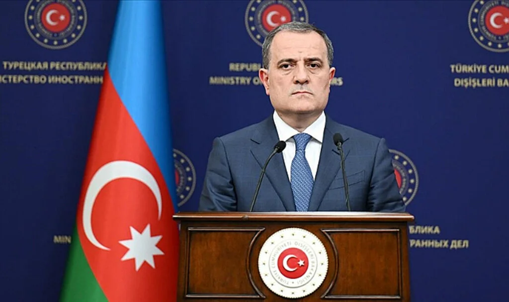 Azerbaycan Dışişleri Bakanı Bayramov: Kur’an-ı Kerim’e Yönelik Saldırılar Kabul Edilemez ve Bunu Kınıyoruz