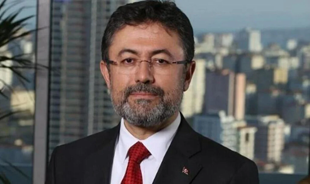 Bakan Yumaklı: Antalya Kemer hariç diğer bölgelerdeki yangınlar kontrol altına alındı