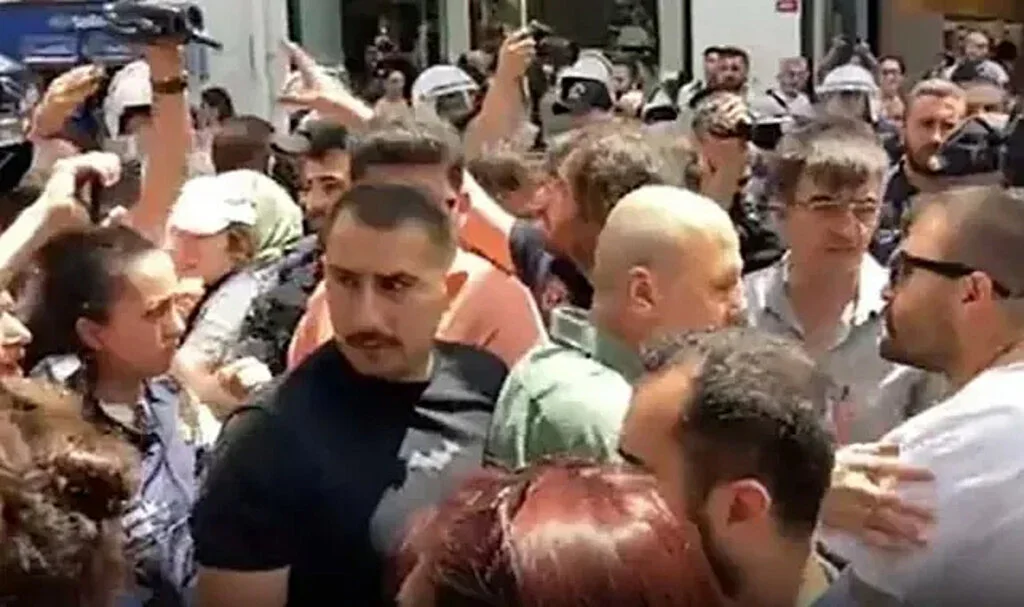 Bir Cumartesi Klasiği… Vekillerden Sert Tepki