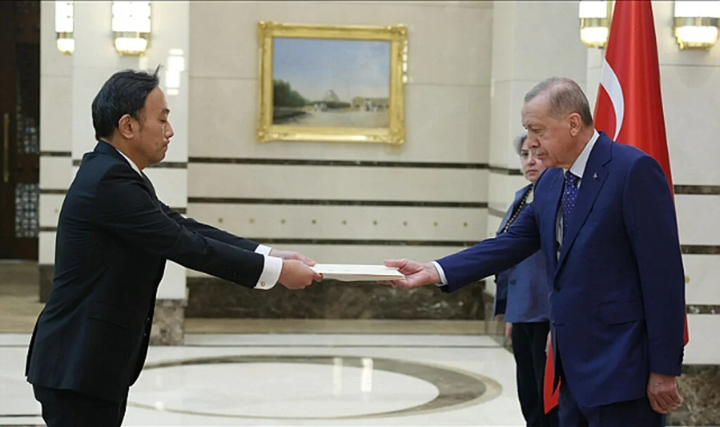 Büyükelçilerden Cumhurbaşkanı Erdoğan'a Güven Mektubu