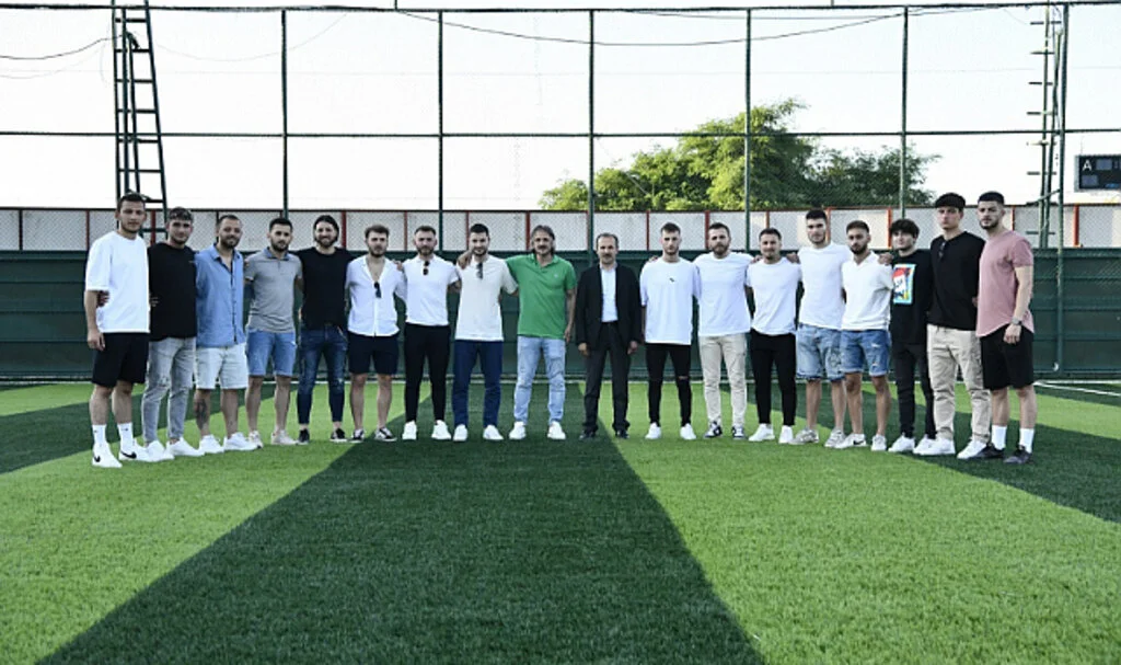 Büyükşehir Belediyespor'da 16 İmza