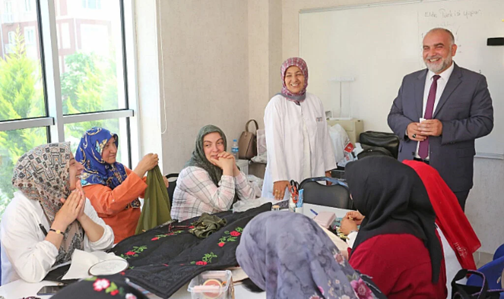 Canik Belediye Başkanı Sandıkçı: “Mesleki eğitimlerle yüzlerce hanım kardeşimizi meslek sahibi yaptık”