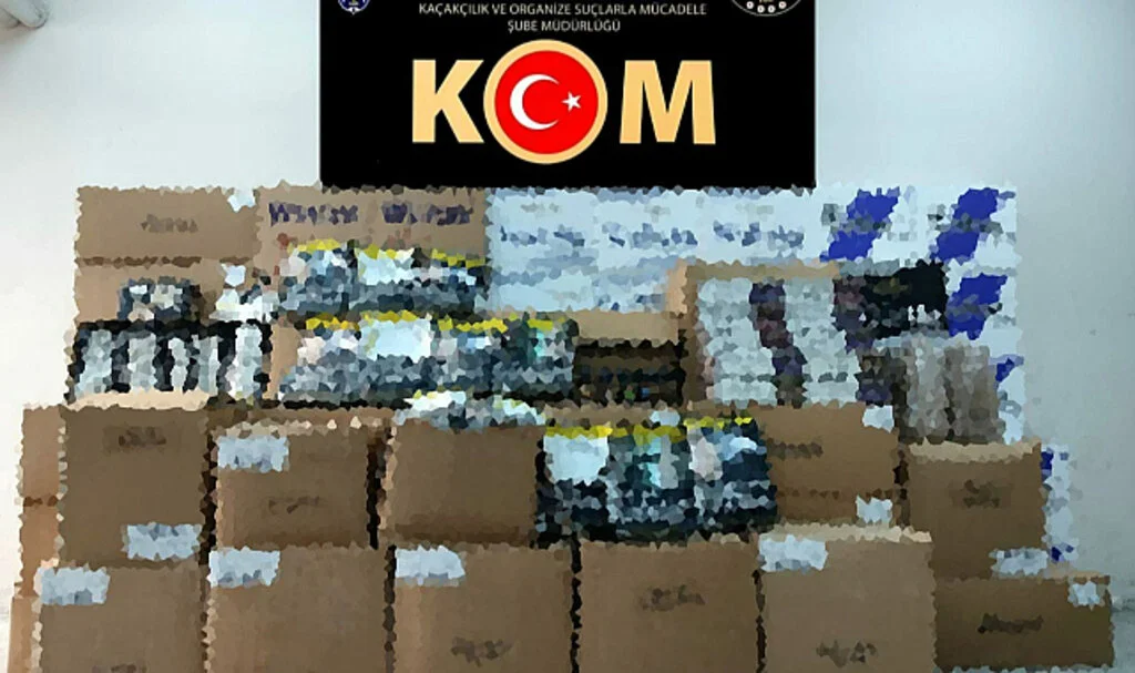 Çorum’da Minibüsten Binlerce Kaçak Sigara Çıktı 