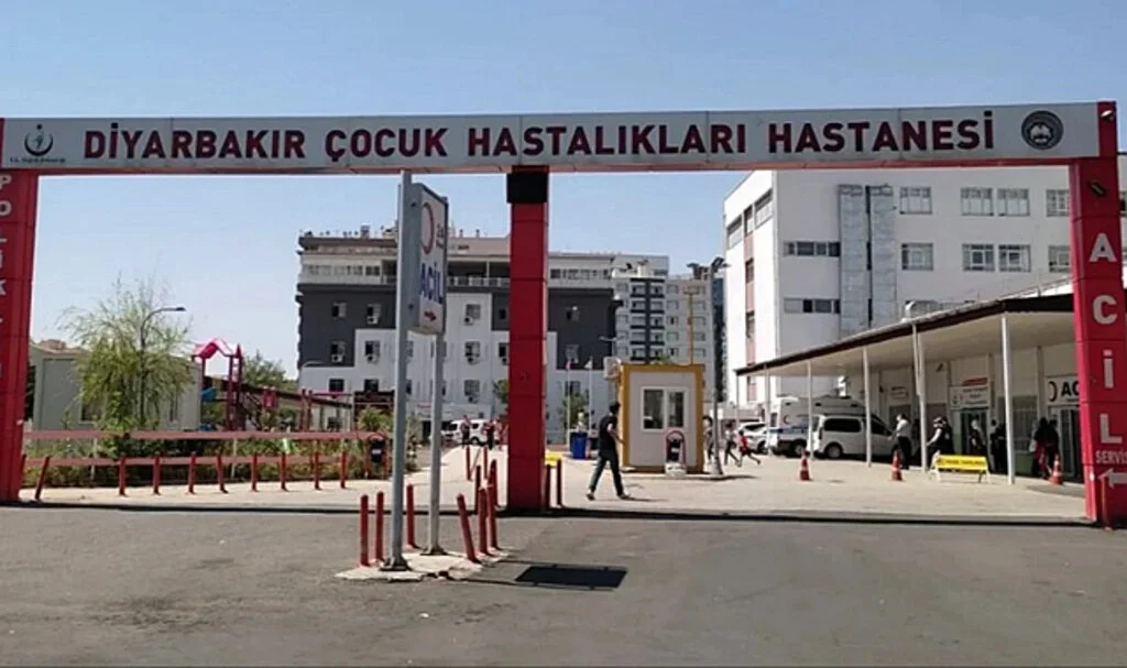 Diyarbakır Çocuk Hastalıkları Hastanesi'nde Usulsüzlük İddiası! Dilekçe Yazan Hemşireyi Başka Hastaneye Yolladılar