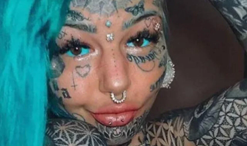 Dövme modeli Amber Luke’u kimse durduramıyor! Daha fazla mürekkep için kolları sıvadı... “Kör oldum ama pişman değilim”