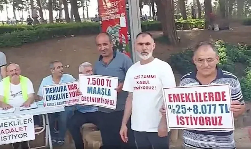 Emeklilerin Oturma Eylemi Sürüyor
