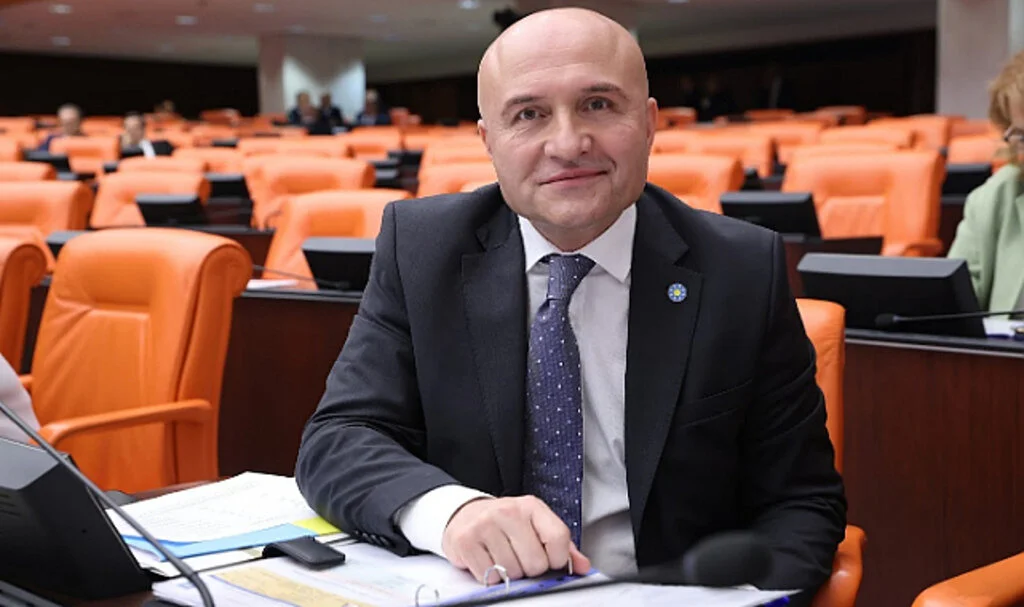 Erhan Usta: "Bir Önceki Hazine Bakanı İnstagram'dan İstifa Etmişti. Şimdiki de Twitter'dan Ekonomik Program Açıklıyor. Herhalde 2024 Bütçesini de Sayın Cumhurbaşkanı Tiktok'tan Açıklayacaktır"