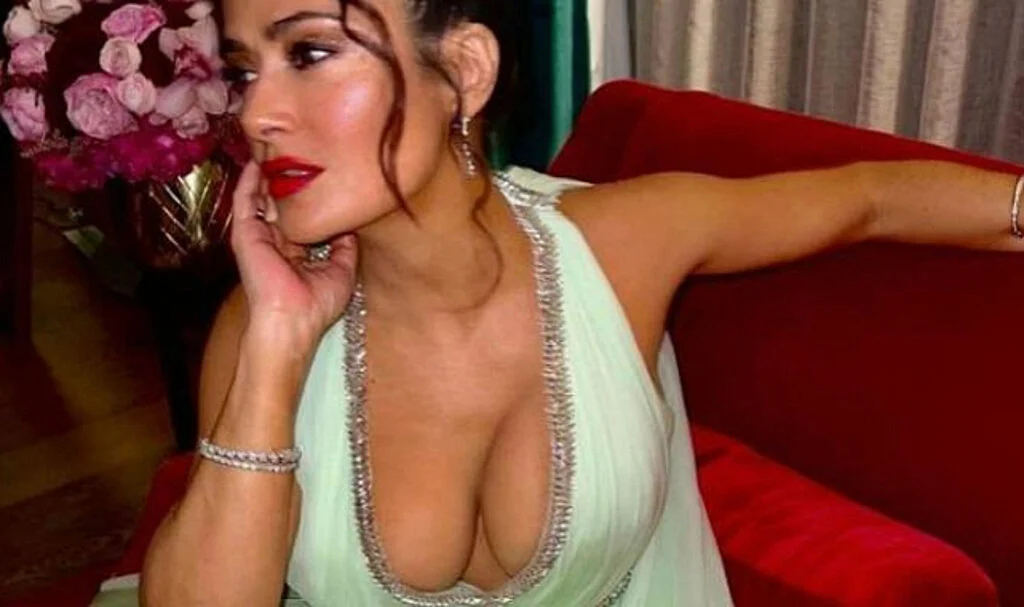 Eşiyle Para İçin Evlendiği İddiaları Çok Konuşulmuştu! Salma Hayek'ten Eşiyle Tatil Pozu