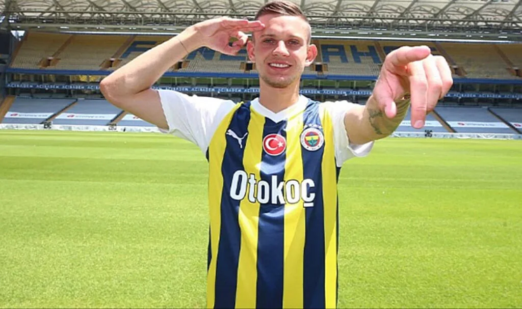 Fenerbahçe'de Szymanski'nin 10 Numara İsteği Geri Çevrildi! Yönetimin Gerekçesi, Taraftarı Heyecanlandırdı