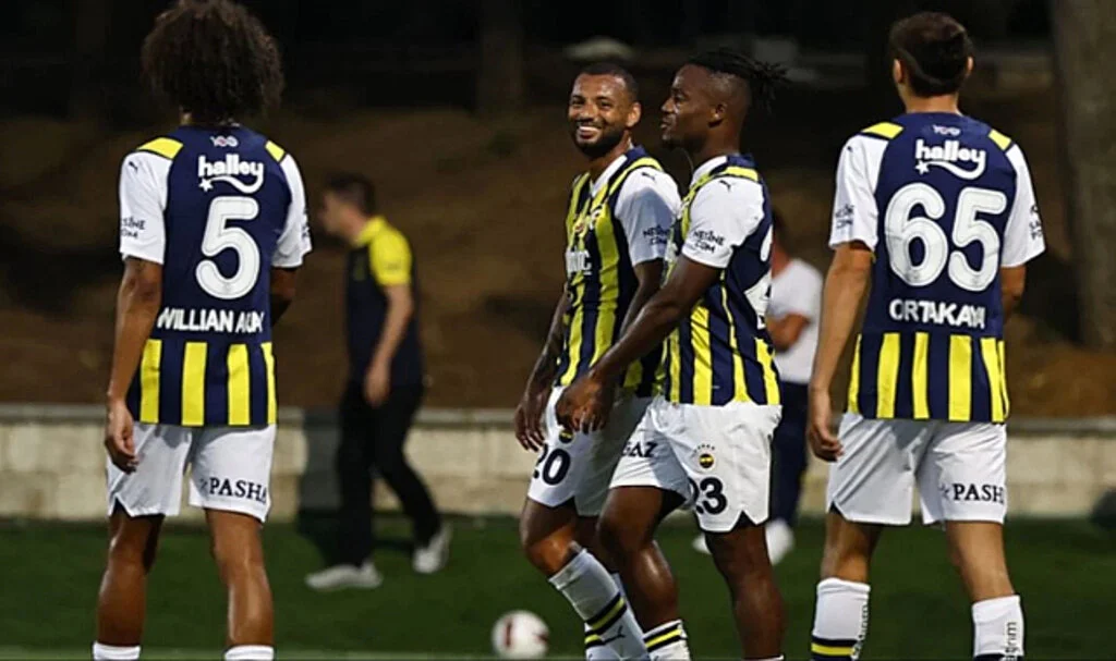 Fenerbahçe'nin Yeni Kaptanı Dzeko Direksiyona Geçti, Batshuayi Sonraki Durakta İniyor