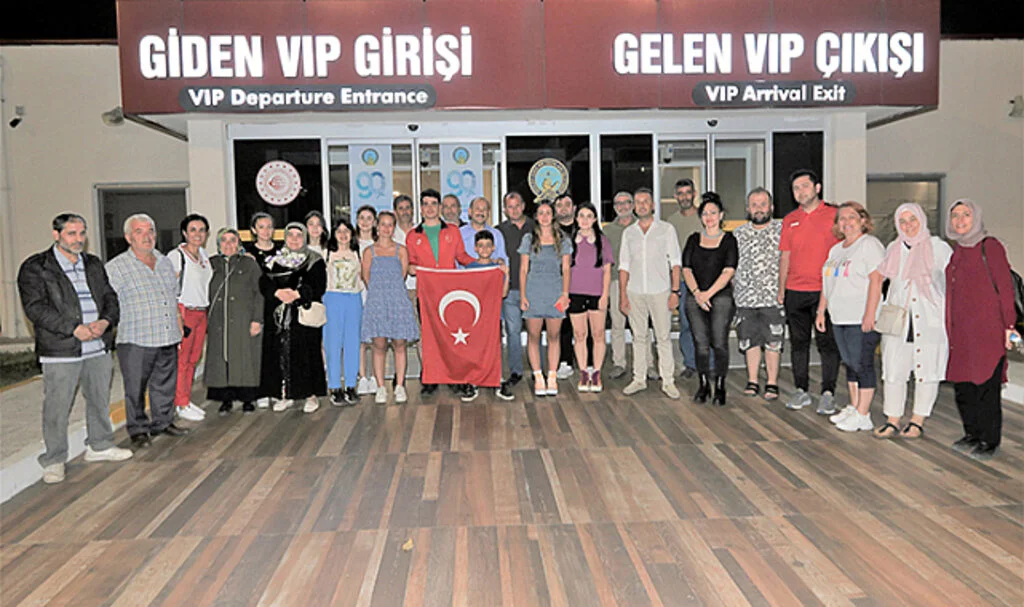 Furkan Büyükgöze Çiçeklerle Karşılandı