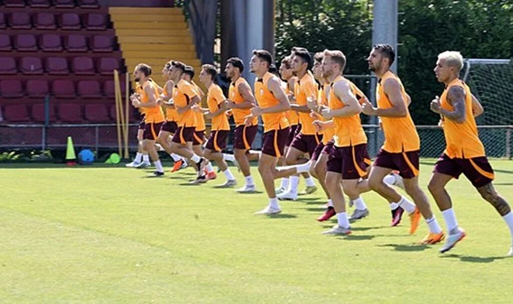 Galatasaray'da forvet arayışı