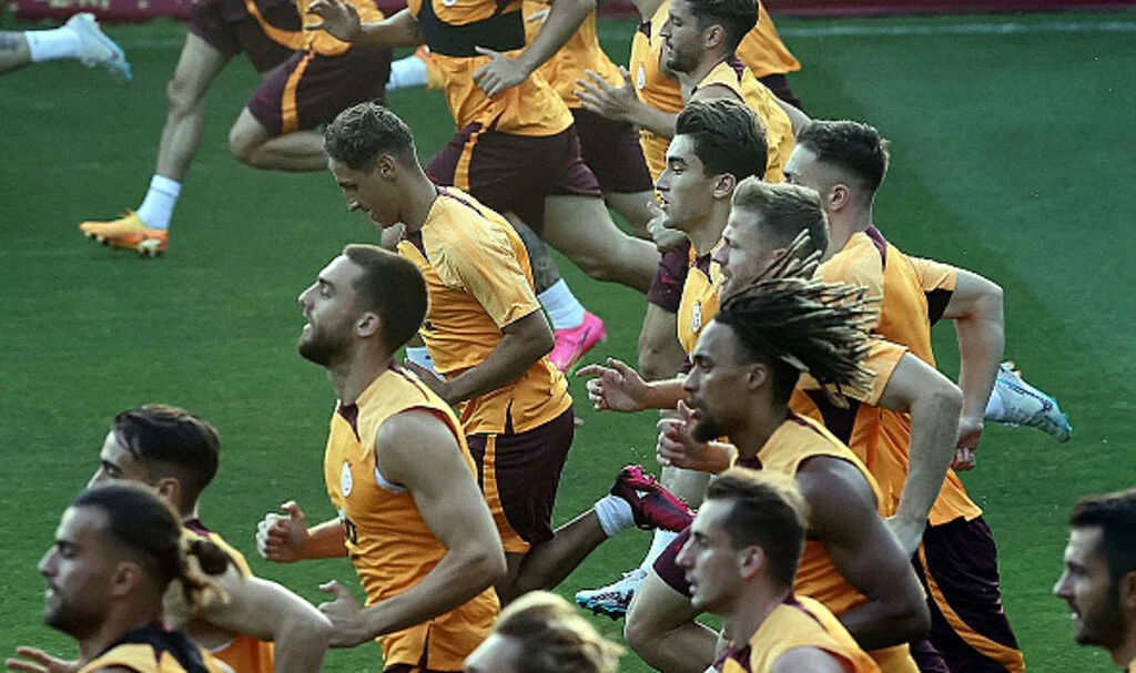 Galatasaray'dan UEFA'ya kadro bildirimi