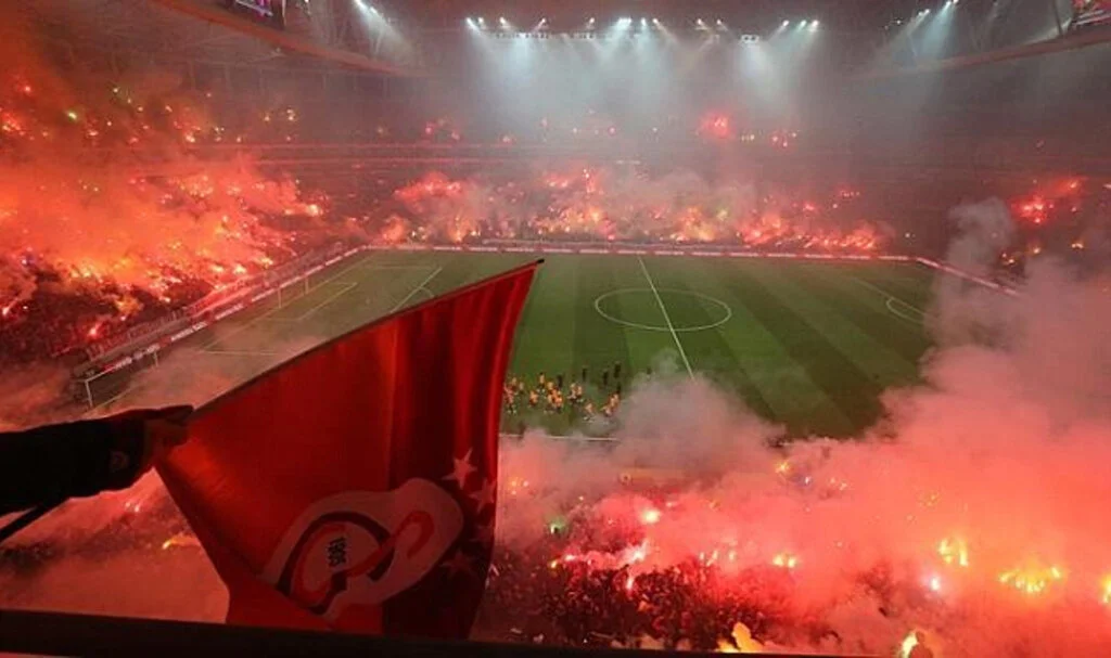 Galatasaray'ın imza şöleninde büyük sürpriz... Anlaşma sağlanan yeni yıldız açıklanabilir!