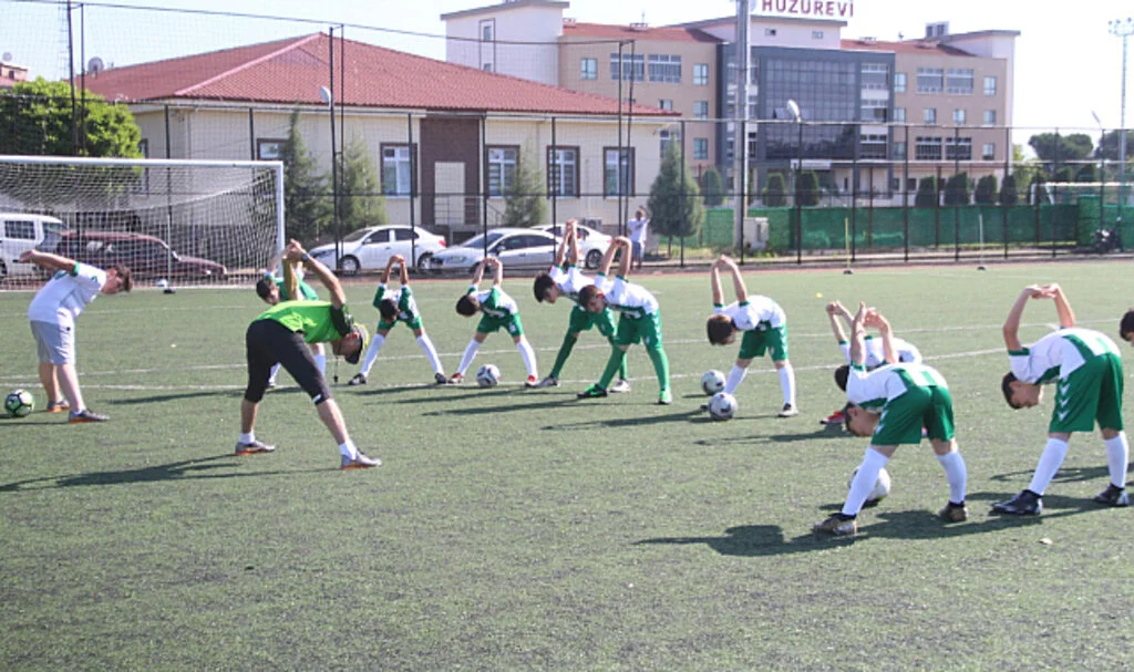 Genç Minikler Sahaya İndi