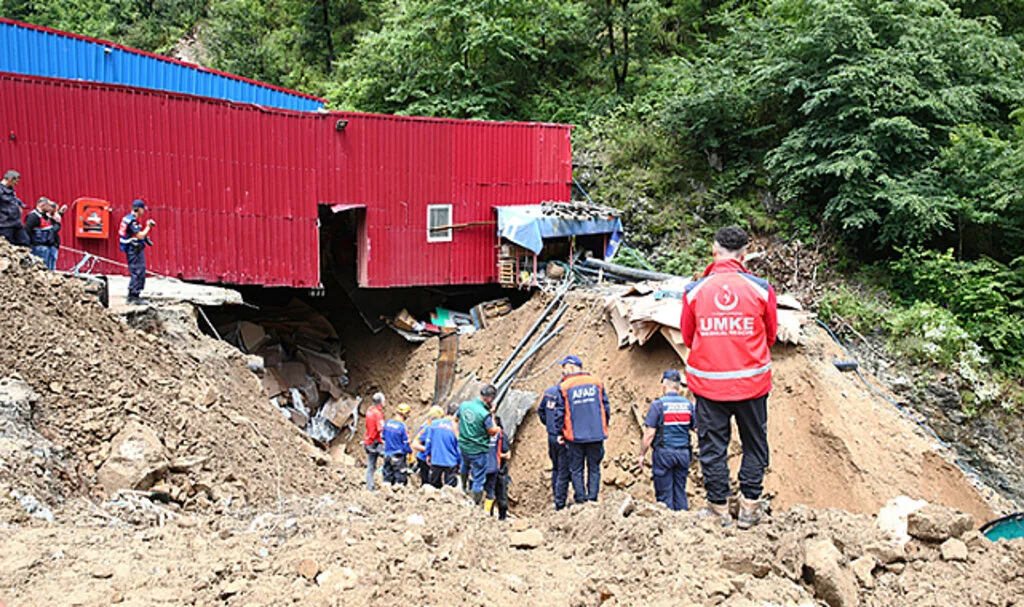 Giresun'da Fabrika Çöktü 
