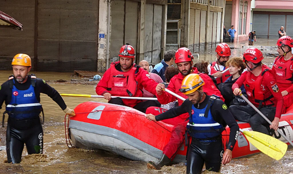 Giresun'da Kabusu Yaşadılar! Mahsur Kalanlar Botlarla Kurtarıldı 