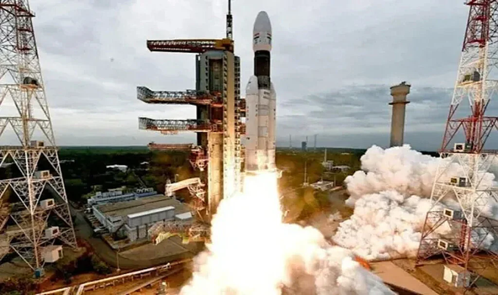 Hindistan, Chandrayaan-3 Uzay Keşif Aracını Ay’ın Güney Kutup Bölgesine Fırlattı