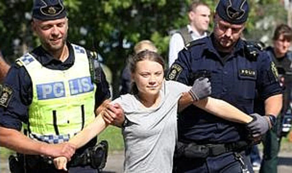 İklim aktivisti Greta Thunberg, İsveç eyleminde yaka paça gözaltına alınmıştı! Cezası belli oldu