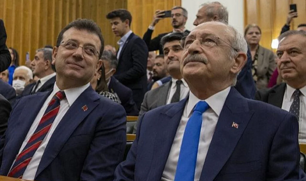 İlk rakibi sahneye çıktı, herkesin önünde bizzat açıkladı! CHP'de kriz sonrası ilk toplantıda adaylık çıkışı
