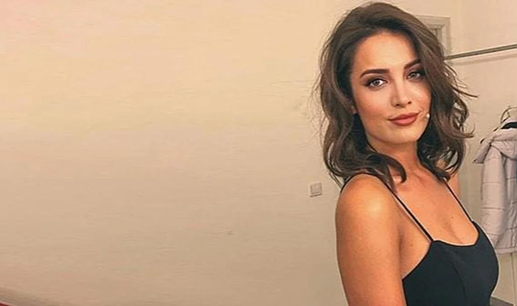 İrem Sak 11 yaş küçük sevgilisini ilk kez paylaştı! Sevgilisi bakın kimmiş