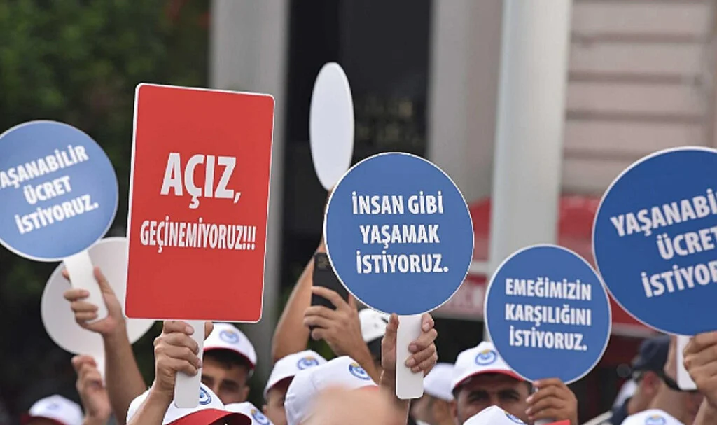 İstanbul’da AK Parti’li Belediyelerin İşçileri ‘Geçinemiyoruz’ Diyerek Eylem Yaptı
