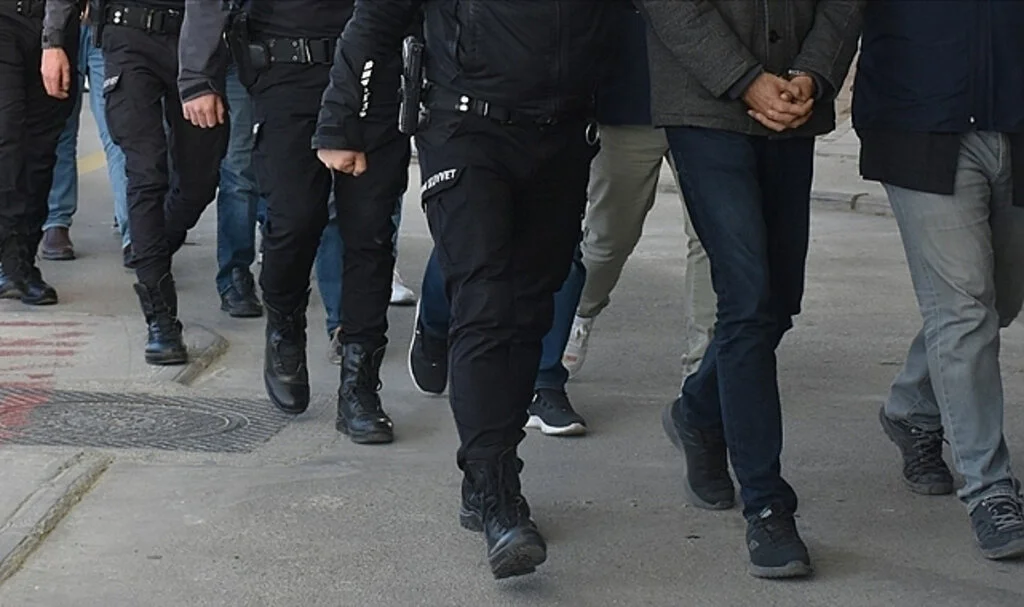 İstanbul’daki FETÖ Operasyonunda 4 Kişi Yakalandı