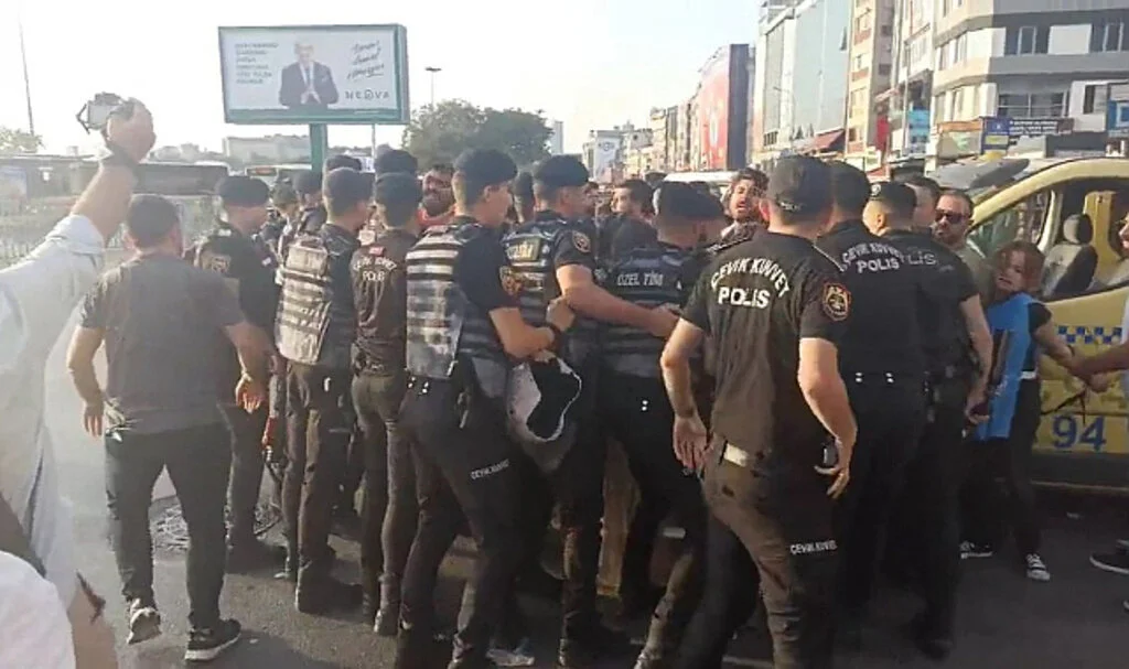 İstanbul’daki Suruç Anmasına Polis Müdahalesi: Gözaltılar Var