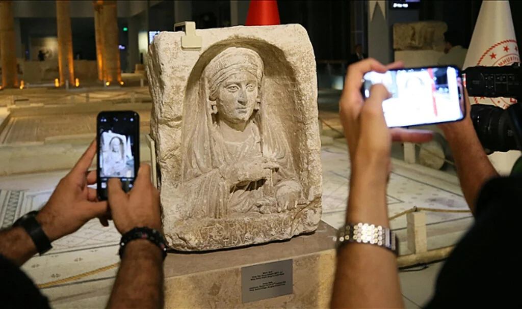 İtalya'dan İadesi Sağlanan Zeugma Kökenli Mezar Steli Türkiye'de