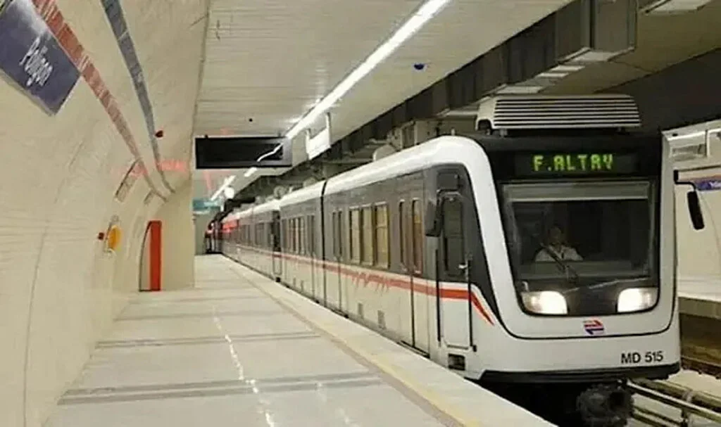 İzmir’de Metro ve Tramvay Çalışanları Greve Gitti