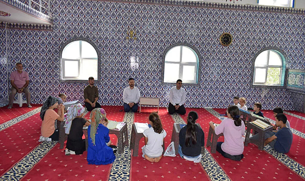 Kaymakam Kılıç'tan, Yaz Kur'an Kursu Öğrencilerine Ziyaret