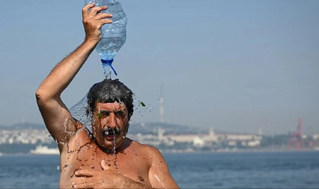 Kerberos, Türkiye'yi de Yakacak! Meteoroloji Saat Verip "Dışarı Çıkmayın" Uyarısı Yaptı