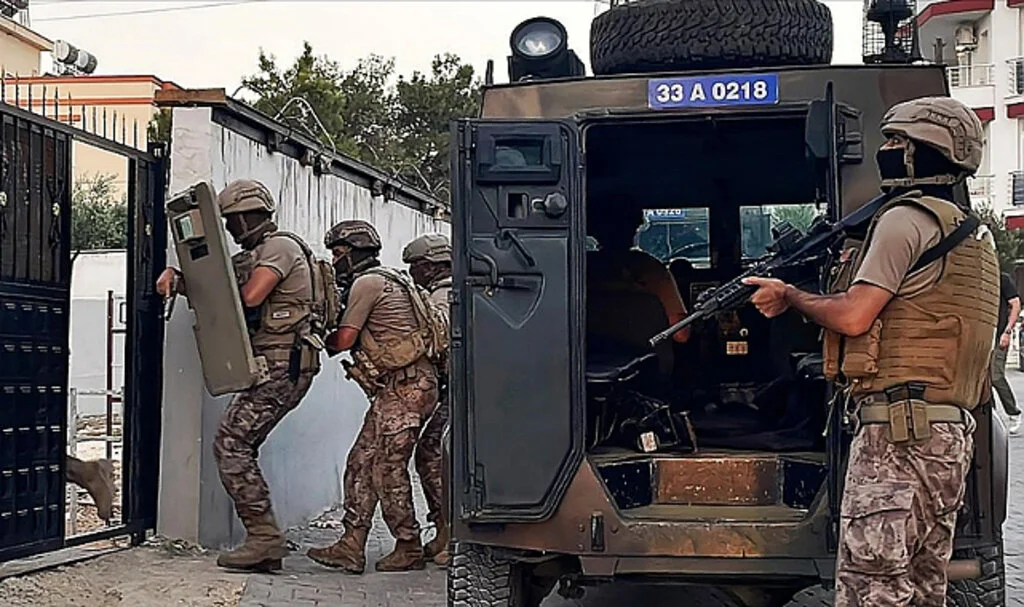 Mersin'de Uyuşturucu Ticaretiyle PKK/KCK'ya Destek İddiasına 9 Gözaltı
